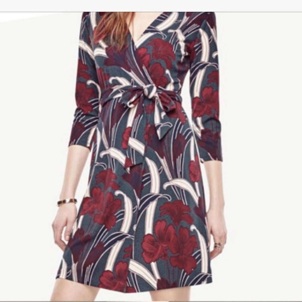 As good as NEW Ann Taylor floral wrap dress XL